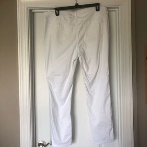 Maurices Pants - Maurices White Ripped Pants Maurices Pants - Maurices White Ripped Pants